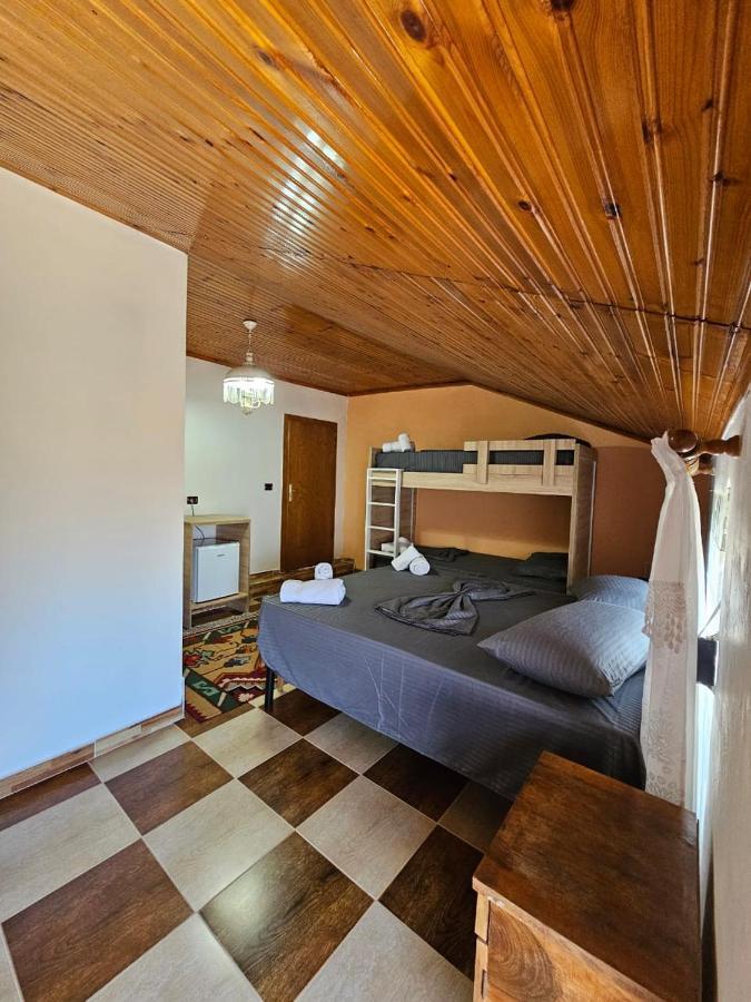 Castle - Inside,Voga Guesthause Hotell Krujë Eksteriør bilde