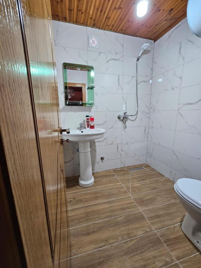 Castle - Inside,Voga Guesthause Hotell Krujë Eksteriør bilde