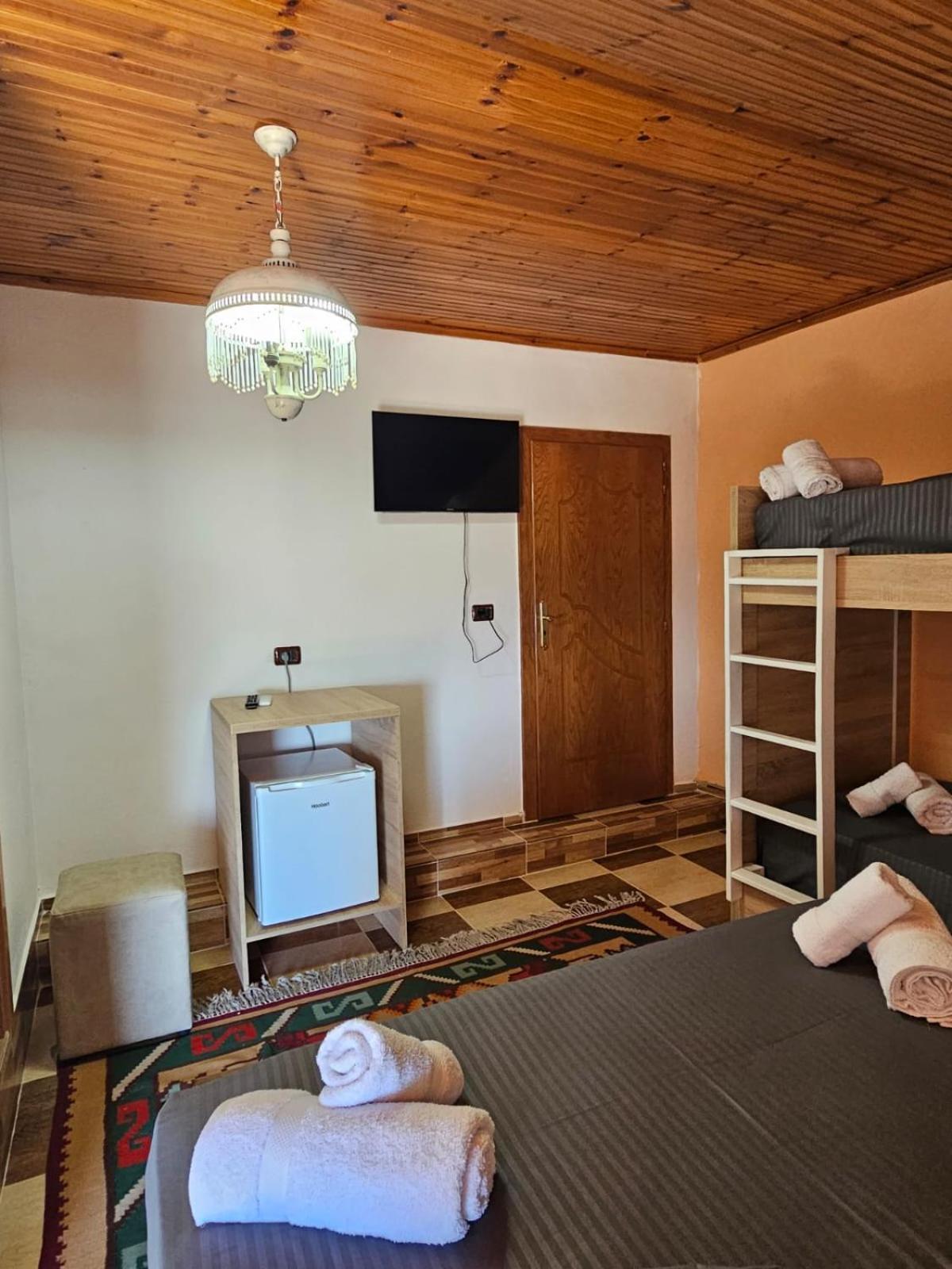 Castle - Inside,Voga Guesthause Hotell Krujë Eksteriør bilde