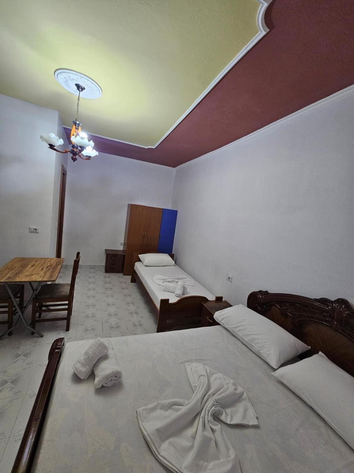 Castle - Inside,Voga Guesthause Hotell Krujë Eksteriør bilde